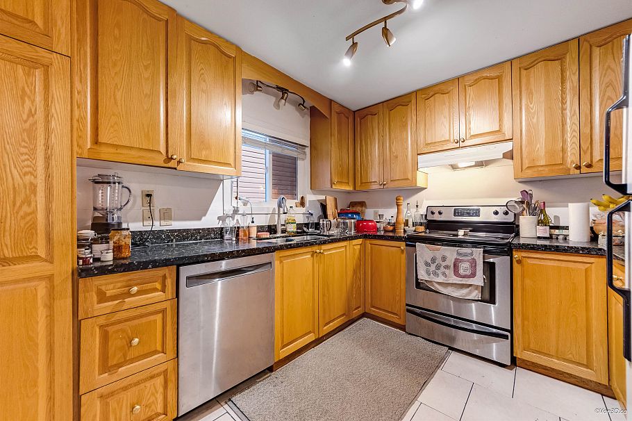1536 Bond Street North Vancouver, BC - 10