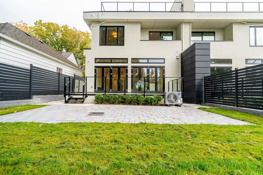 1 5061 Blenheim Street Vancouver, BC - 3