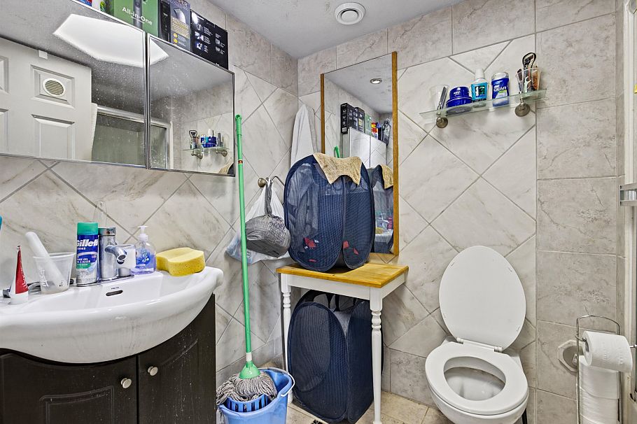 368 E 33rd Avenue Vancouver, BC - 33