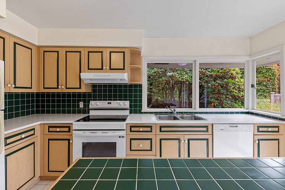 3692 Sunnycrest Drive North Vancouver, BC - 10