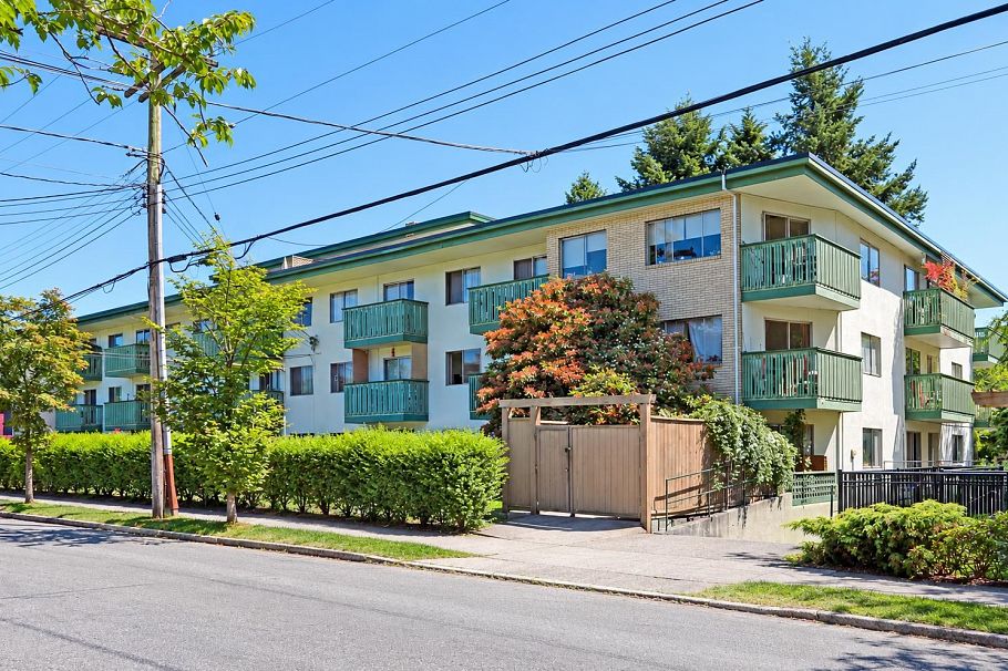 207 36 E 14th Avenue Vancouver, BC - 2