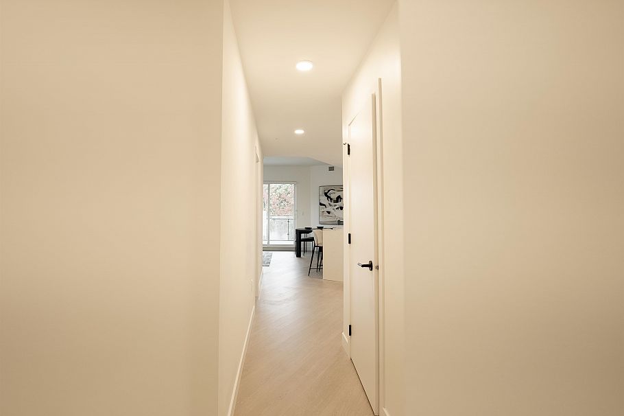 360 422 E 3rd Street North Vancouver, BC - 23