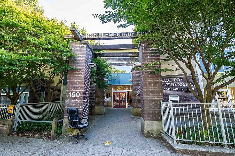 1202 1383 Marinaside Crescent Vancouver, BC - 38