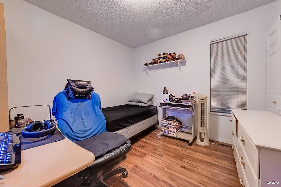 1542 Bond Street North Vancouver, BC - 18