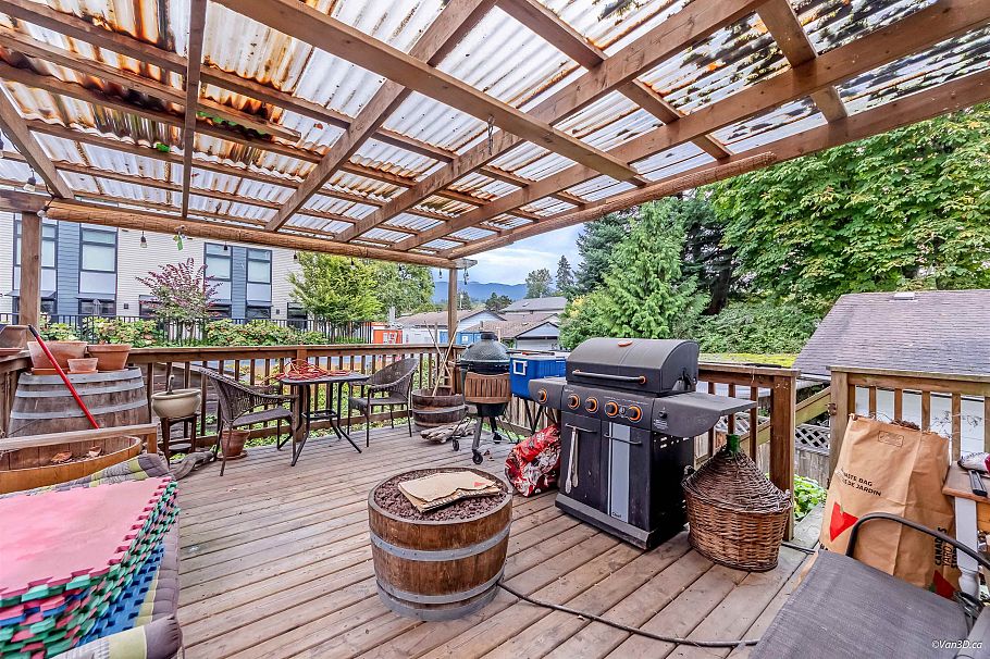 1536 Bond Street North Vancouver, BC - 23