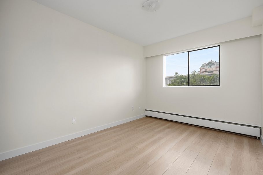 204 127 E 4th Street North Vancouver, BC - 18