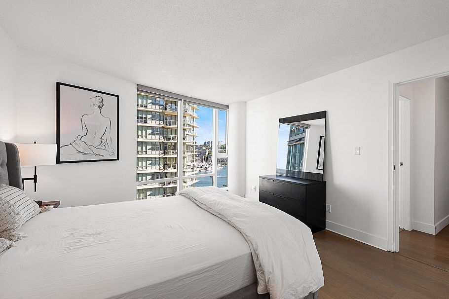 1202 1383 Marinaside Crescent Vancouver, BC - 13