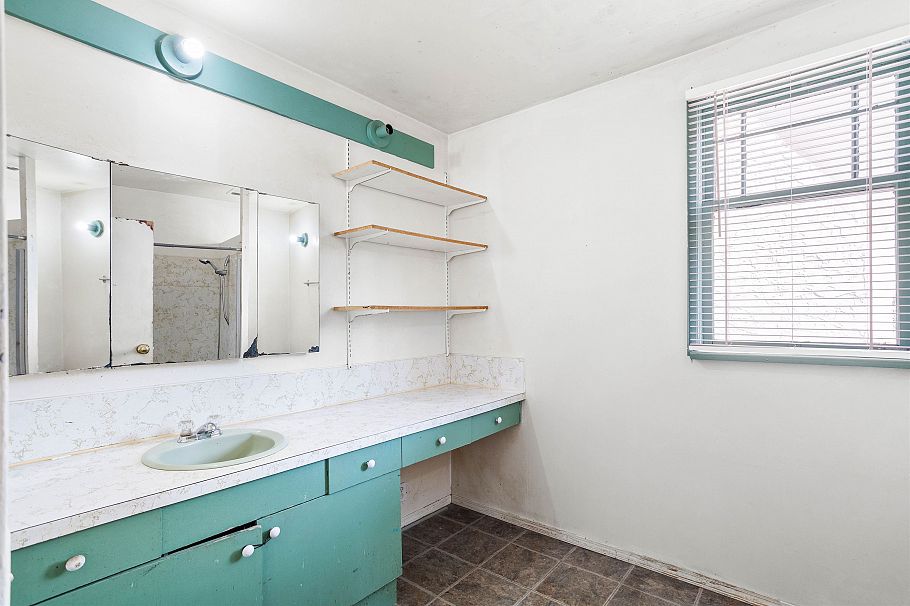 3433 W 12th Avenue Vancouver, BC - 14