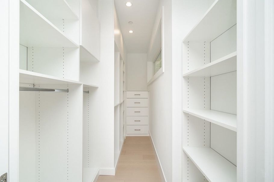 1 5061 Blenheim Street Vancouver, BC - 24
