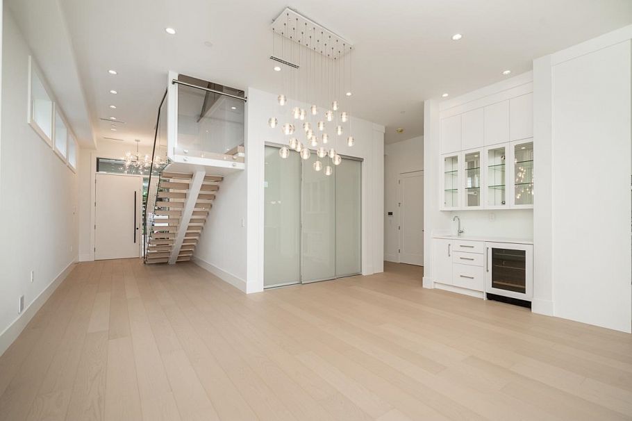 1 5061 Blenheim Street Vancouver, BC - 14