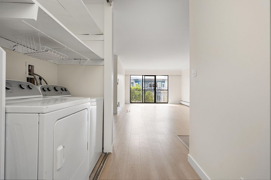 204 127 E 4th Street North Vancouver, BC - 3