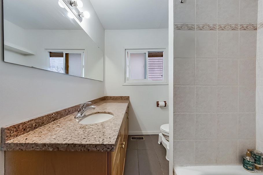 1536 Bond Street North Vancouver, BC - 12