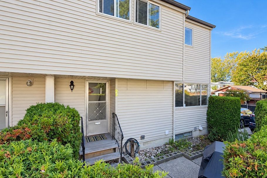 29 3417 E 49th Avenue Vancouver, BC - 2