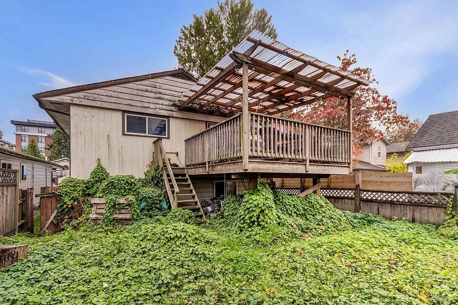 1536 Bond Street North Vancouver, BC - 4
