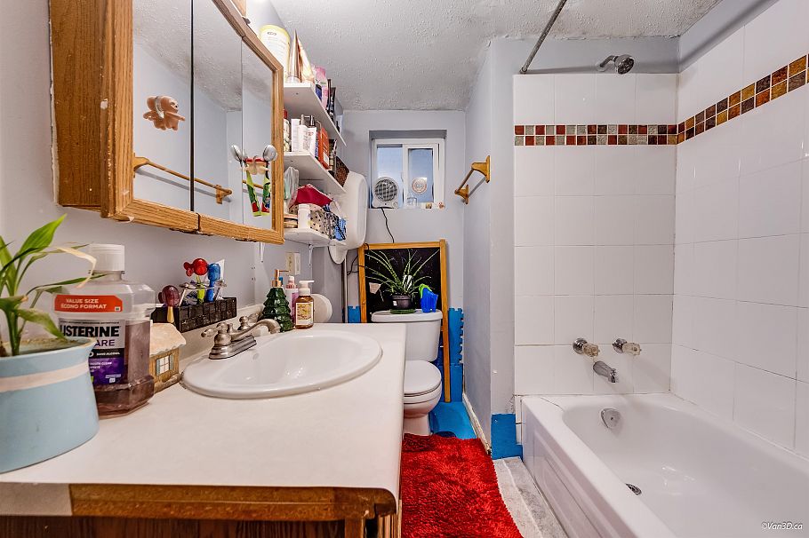 1536 Bond Street North Vancouver, BC - 17
