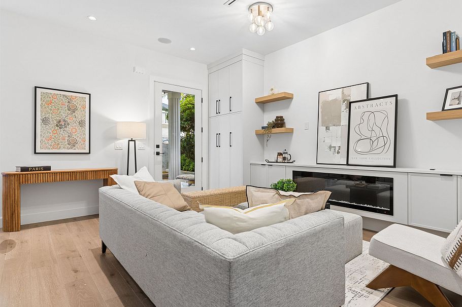 1 878 E 37th Avenue Vancouver, BC - 3