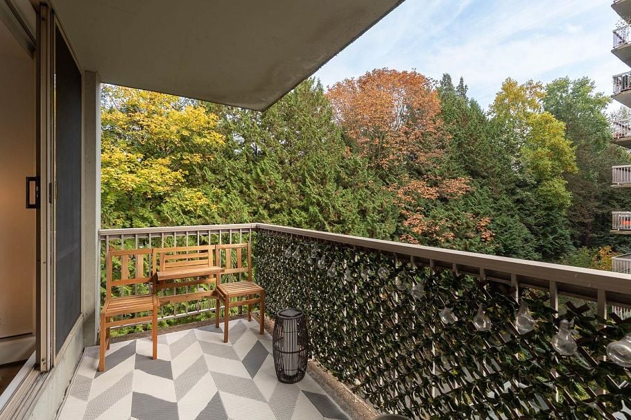 604 2016 Fullerton Avenue North Vancouver, BC - 2