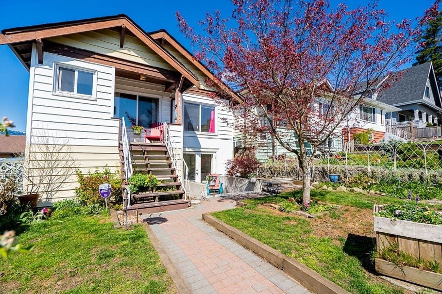 3415 Dundas Street Vancouver, BC - 3