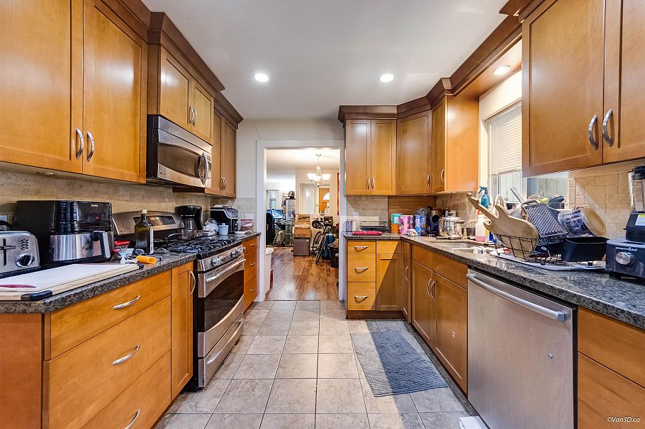 1542 Bond Street North Vancouver, BC - 8