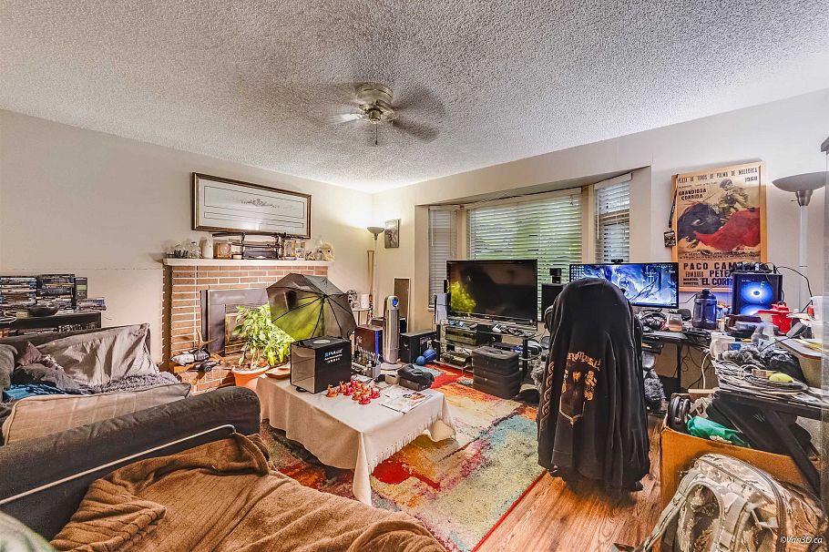 1542 Bond Street North Vancouver, BC - 11