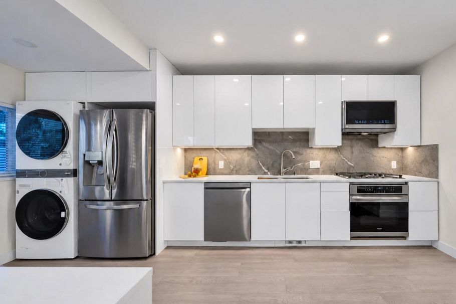 238 E 28th Street North Vancouver, BC - 9
