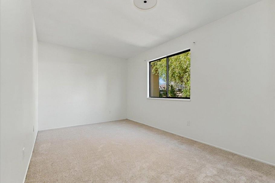 240 E 18th Street North Vancouver, BC - 14