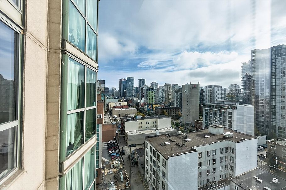 1106 1188 Howe Street Vancouver, BC - 22