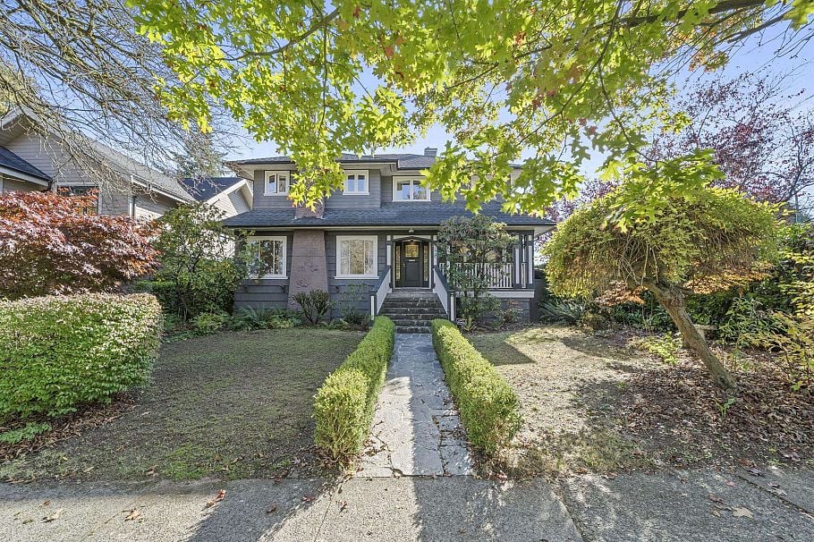 2896 W 38th Avenue Vancouver, BC - 1