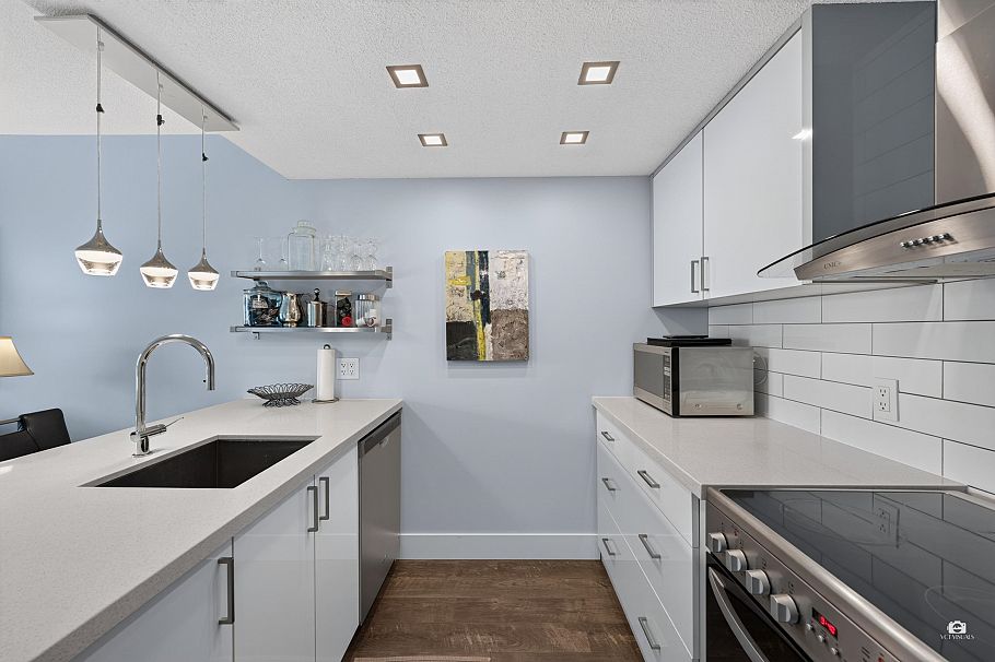 1106 1188 Howe Street Vancouver, BC - 2