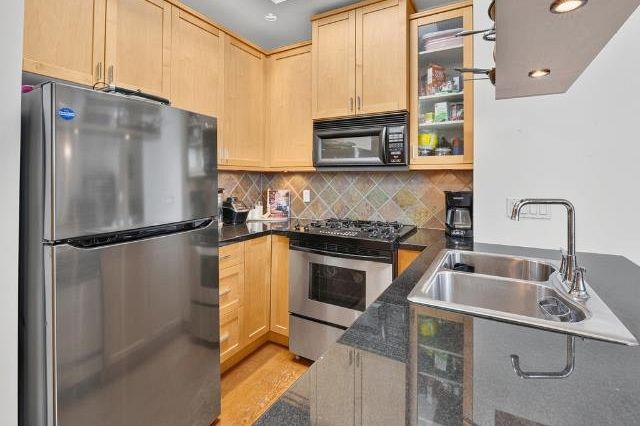 418 2515 Ontario Street Vancouver, BC - 9
