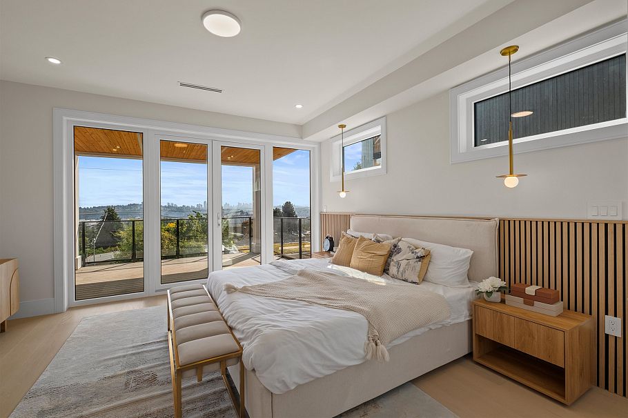 971 Adderley Street North Vancouver, BC - 17
