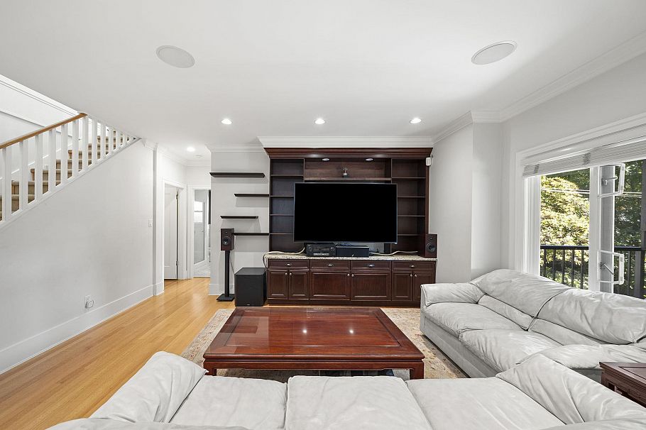 2896 W 38th Avenue Vancouver, BC - 10