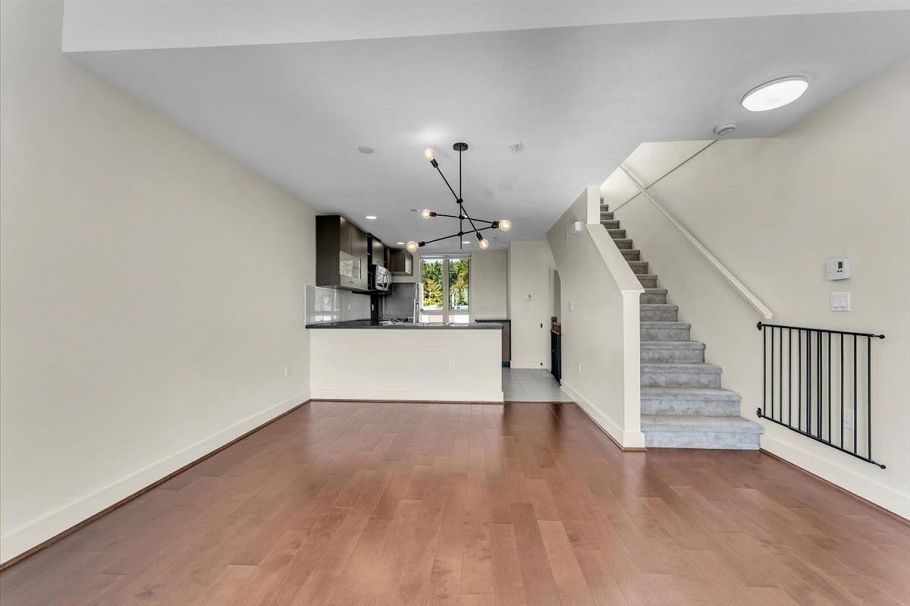 64 728 W 14th Street North Vancouver, BC - 9