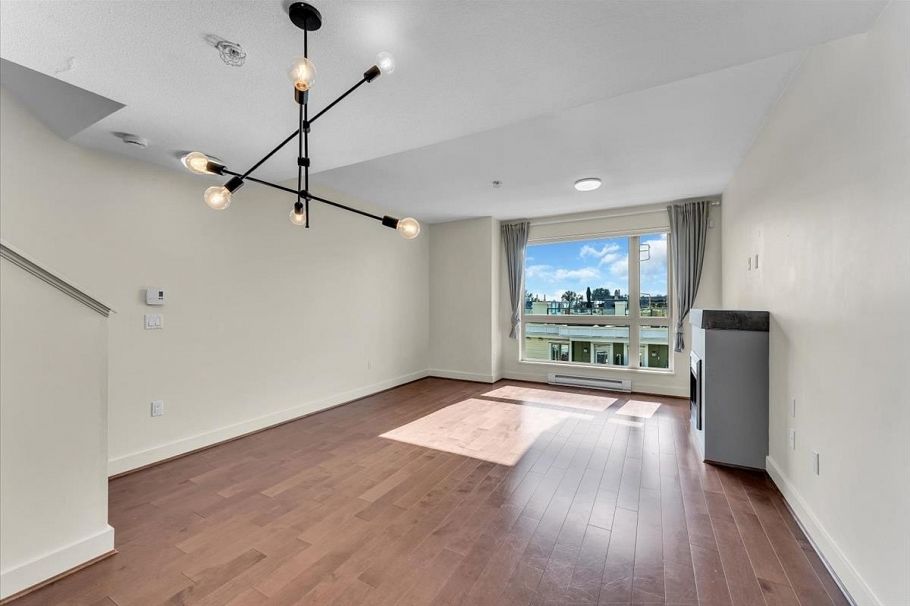 64 728 W 14th Street North Vancouver, BC - 3