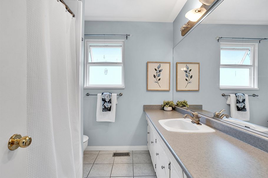 2412 E 40th Avenue Vancouver, BC - 22