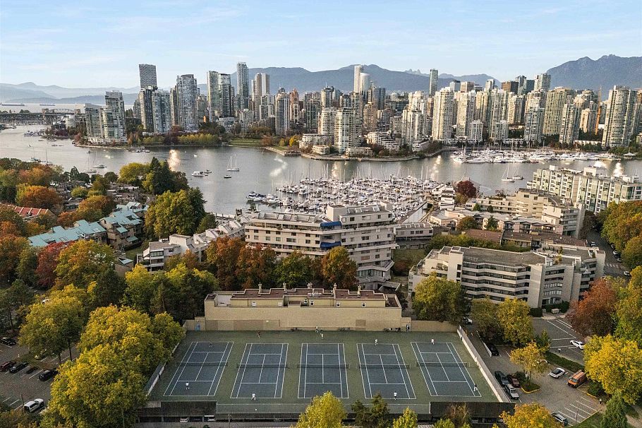 302 650 Moberly Road Vancouver, BC - 32