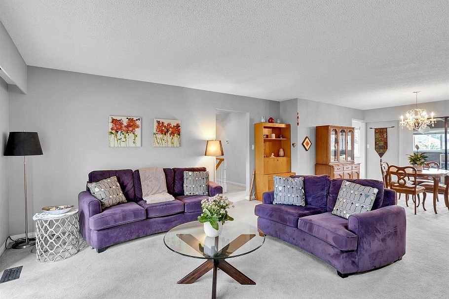 2412 E 40th Avenue Vancouver, BC - 4