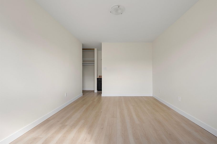 204 127 E 4th Street North Vancouver, BC - 17