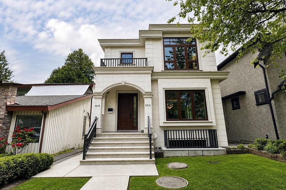 4618 W 8th Avenue Vancouver, BC - 2