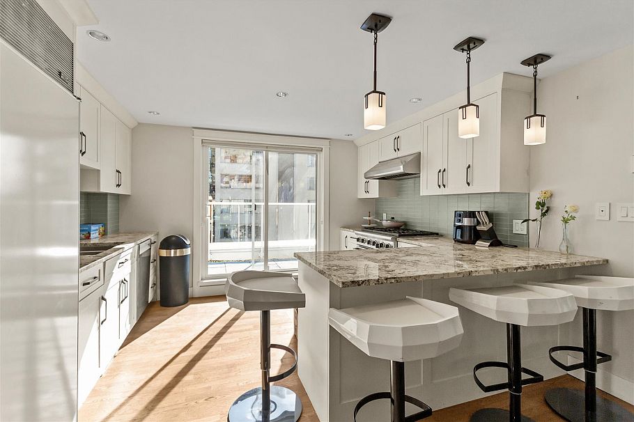 PH 1403 Beach Avenue Vancouver, BC - 11
