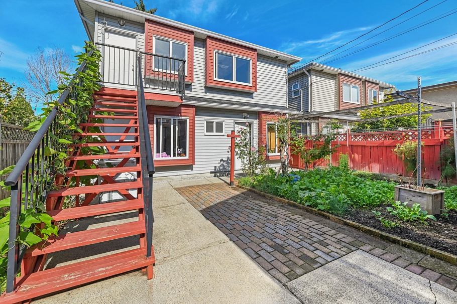 2410 E 19th Avenue Vancouver, BC - 30