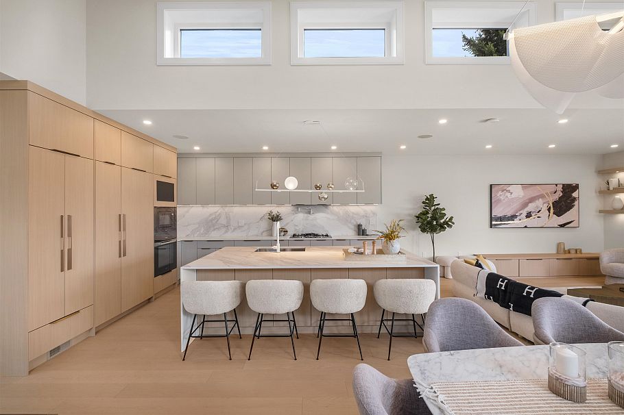 971 Adderley Street North Vancouver, BC - 7