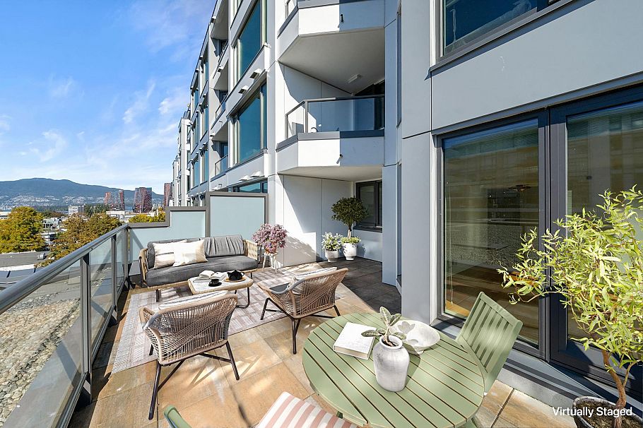 703 2201 Pine Street Vancouver, BC - 2