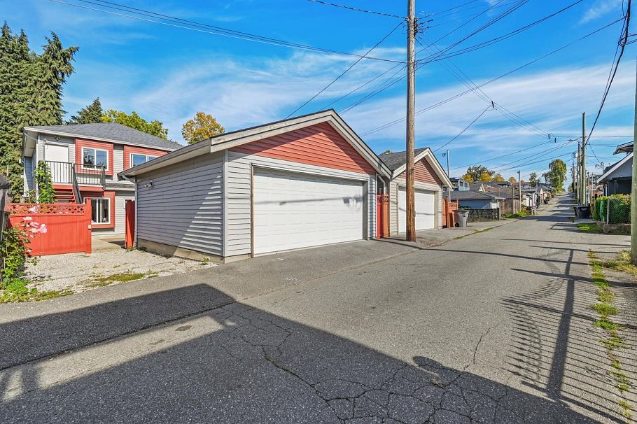 2410 E 19th Avenue Vancouver, BC - 32