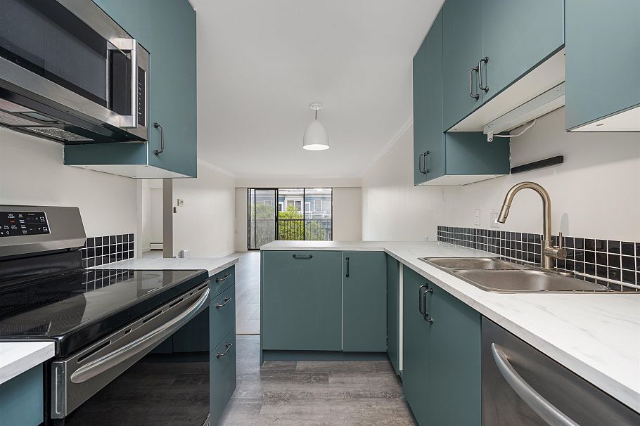 204 127 E 4th Street North Vancouver, BC - 1