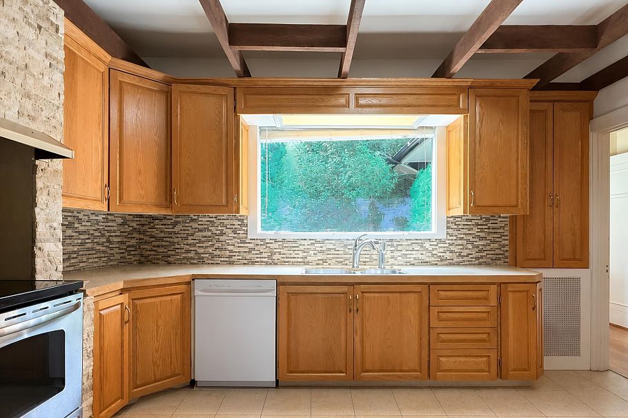 1564 W 26th Avenue Vancouver, BC - 9