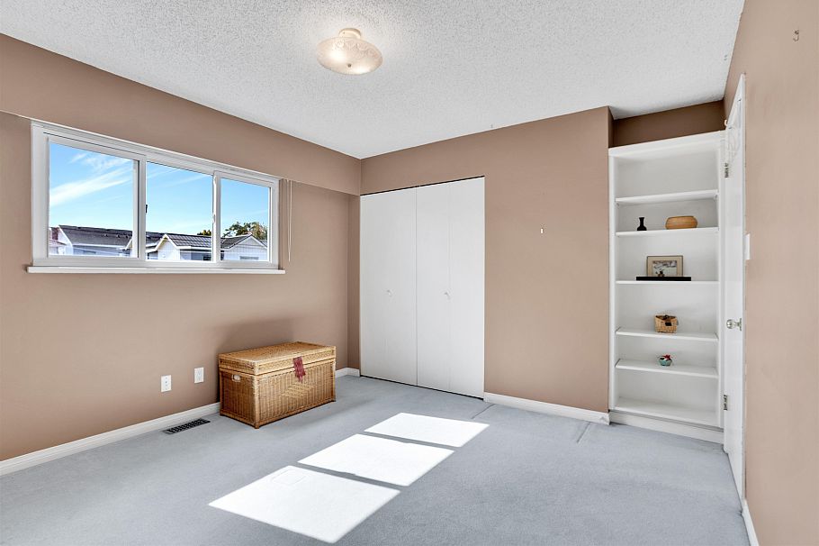 2412 E 40th Avenue Vancouver, BC - 19
