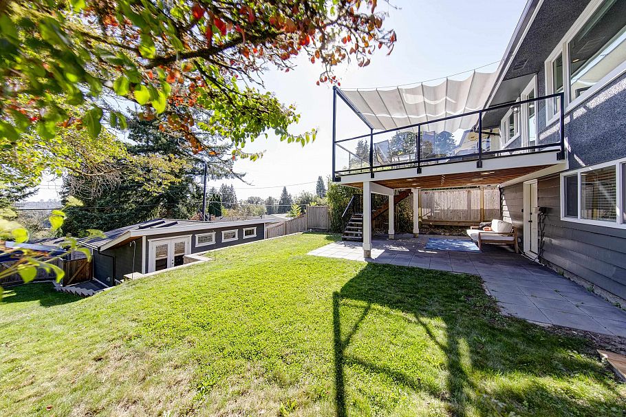 1243 Cloverley Street North Vancouver, BC - 38