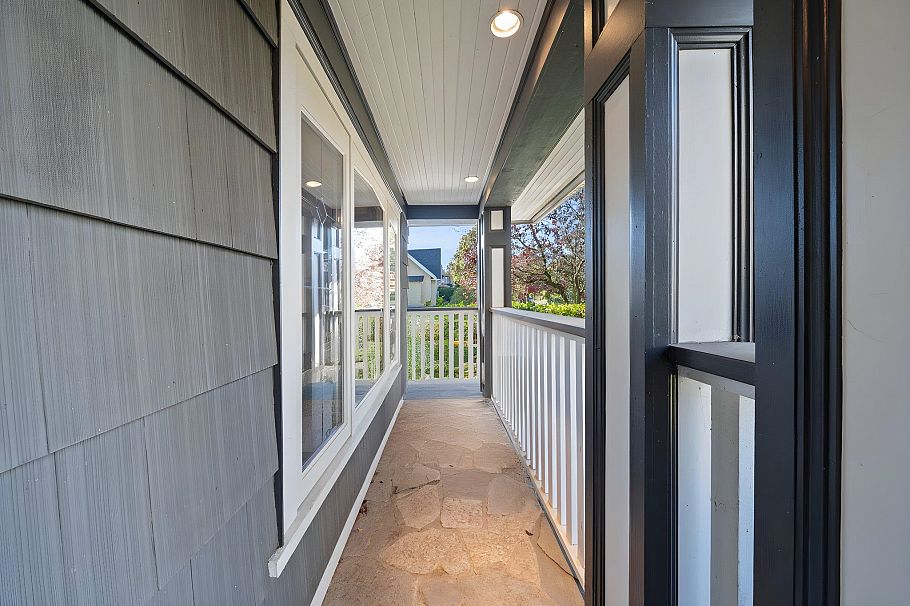 2896 W 38th Avenue Vancouver, BC - 2