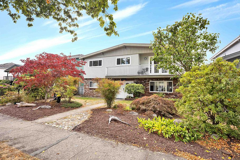2412 E 40th Avenue Vancouver, BC - 1